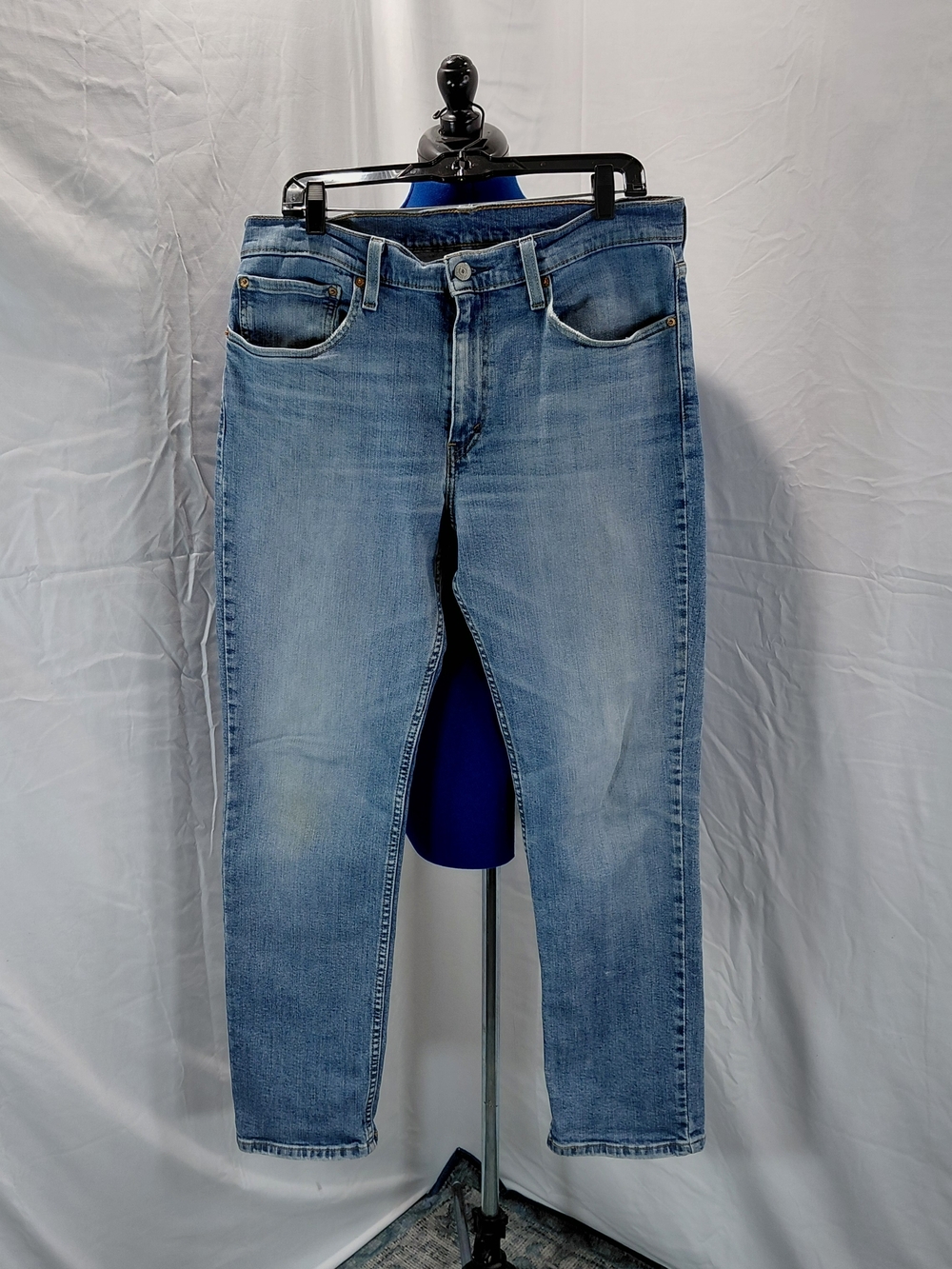 Levi's Medium Wash Straight Jeans - Light Blue Size W34 L30